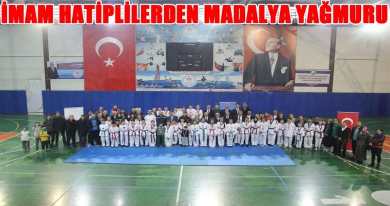 İMAM HATİPLİLERDEN MADALYA YAĞMURU