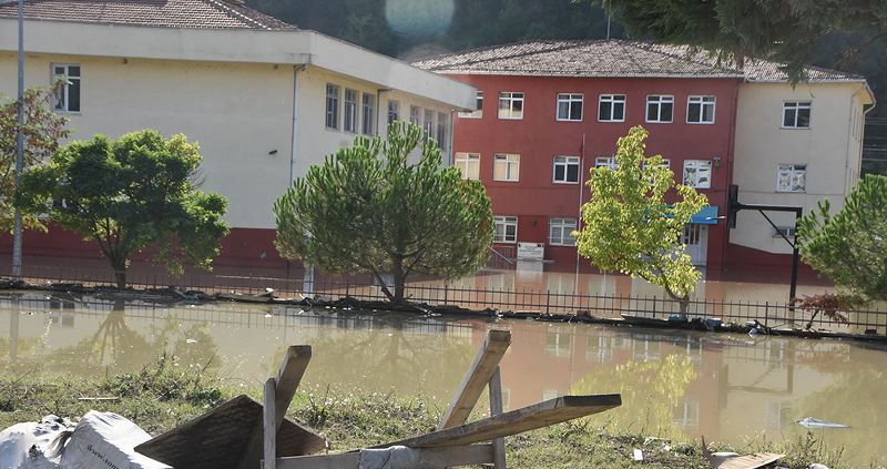 SELİN VURDUĞU AYANCIK'TA YÜZ YÜZE EĞİTİM ERTELENDİ