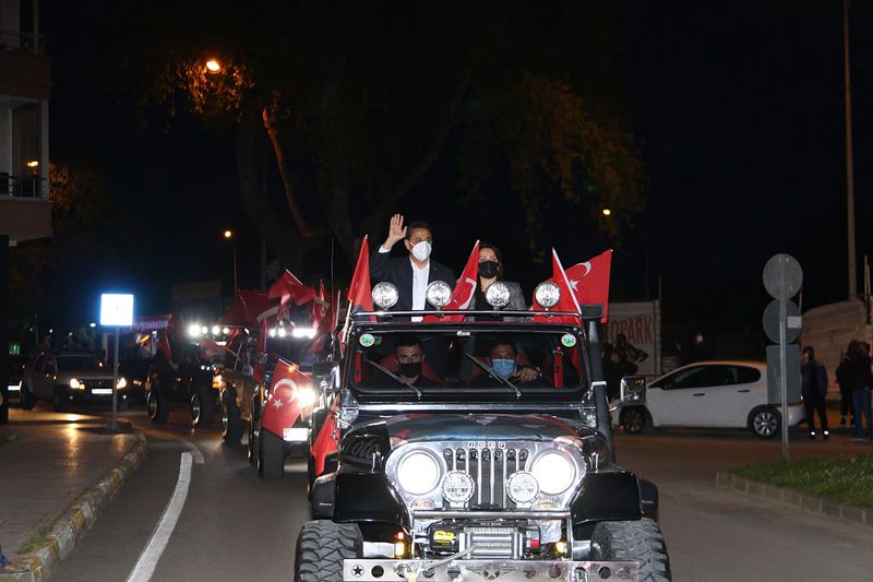 SİNOPLULAR SOKAĞA DÖKÜLDÜ