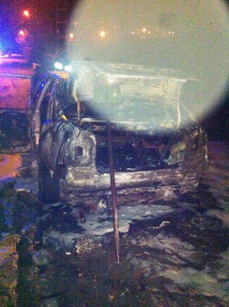 OTOMOBİL BİR ANDA ALEVLER İÇİNDE KALDI