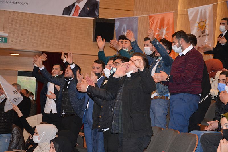 AK GENÇLERİN KONGRE COŞKUSU