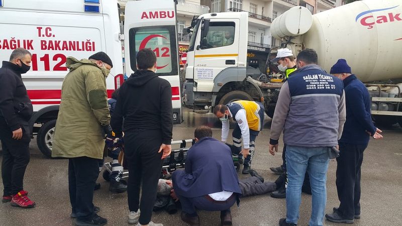 YOLDA YÜRÜRKEN BAYGINLIK GEÇİRDİ