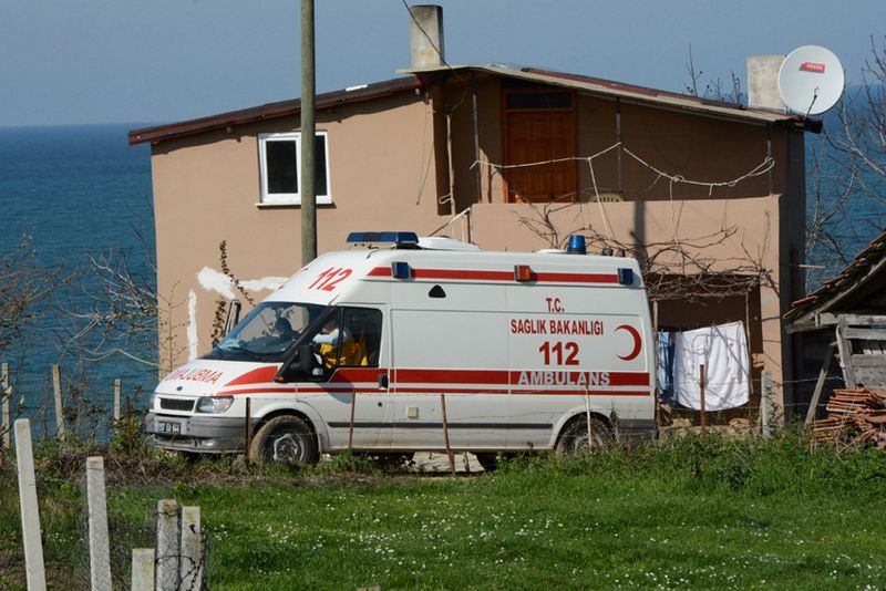 İntihar girişiminde bulunan genç kız son anda kurtuldu