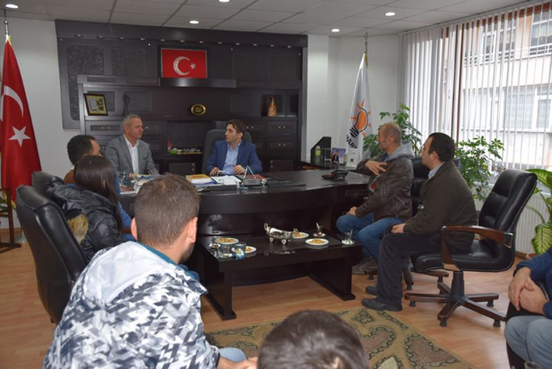 İŞİTME ENGELLİLER ALİ ÇÖPÇÜ’YÜ MAKAMINDA ZİYARET ETTİ