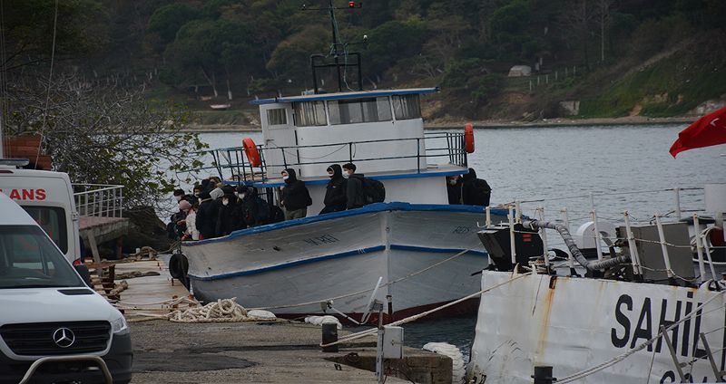 Kaçak göçmen taşıyan gemi kaptanı tutuklandı