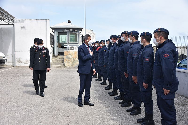 VALİ KARAÖMEROĞLU’NDAN,  GÜVENLİK GÜÇLERİNE BAYRAM ZİYARETİ