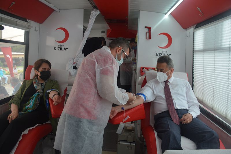 İL PROTOKOLÜ VE JANDARMA TEŞKİLATINDAN KAN BAĞIŞI