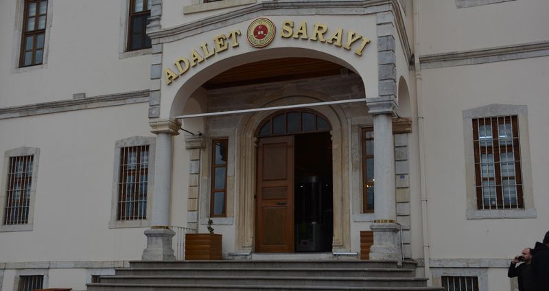 ÖLDÜREN DOKTOR HATASINA 15 BİN, HAKARETE 20 BİN LİRA CEZA!