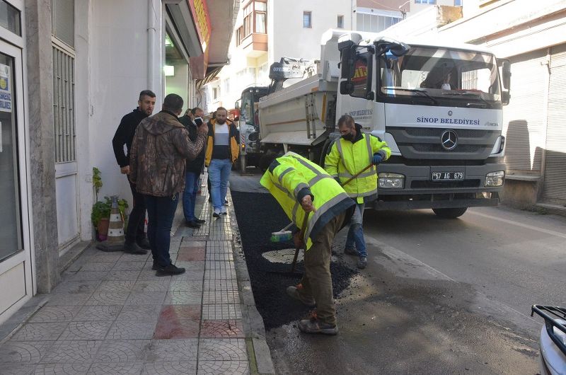 ASFALT YAMA ÇALIŞMALARI DEVAM EDİYOR