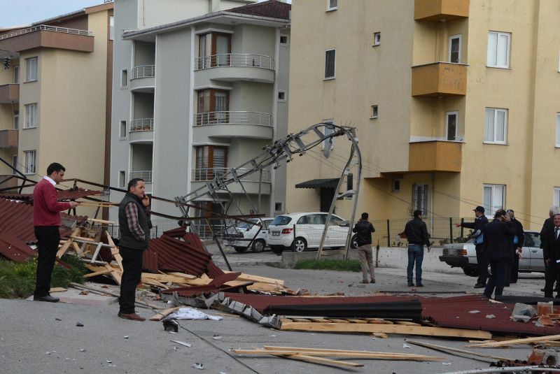 Şiddetli kasırga Sinop’ta korkuttu