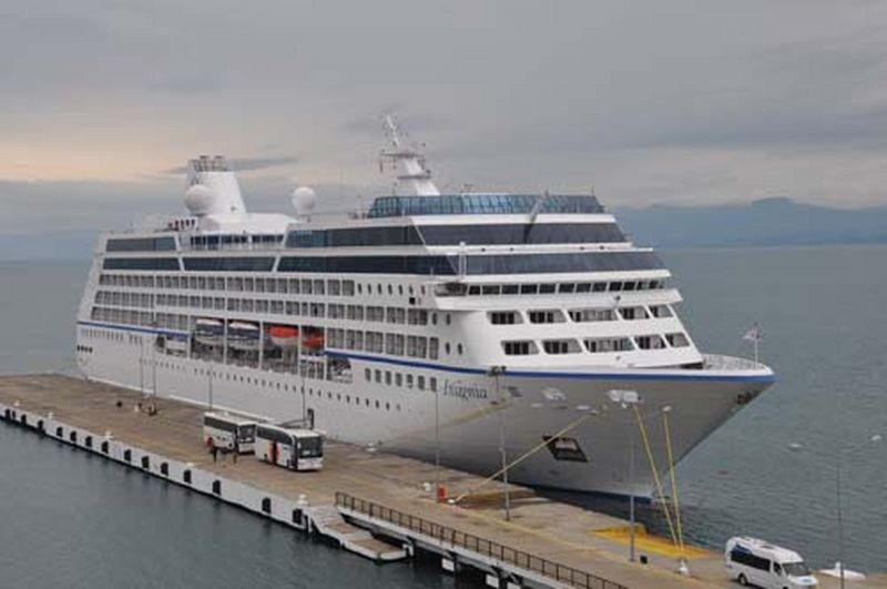 SİNOP'A DEMİRLEDİ