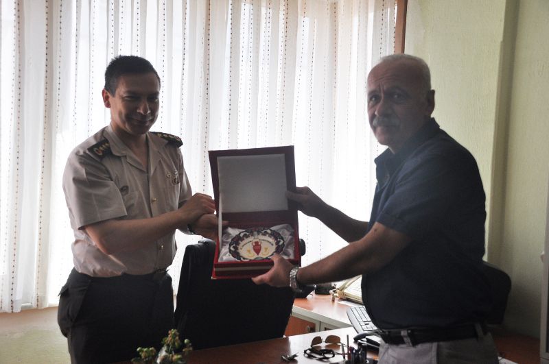 Komutan’dan 15 Eylül Gazeteciler Cemiyetine Amfora