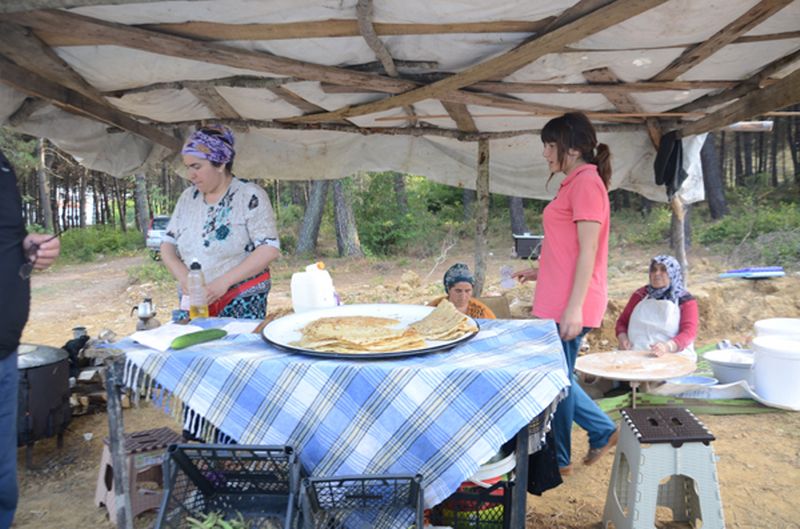 KÖYLÜLERE GELİR KAPISI OLDU