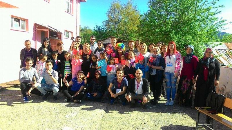 ÇOCUKLARIN GÖNLÜNÜ FETHETTİLER