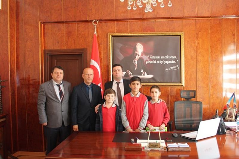 ÖĞRENCİLERİ TEBRİK ETTİ