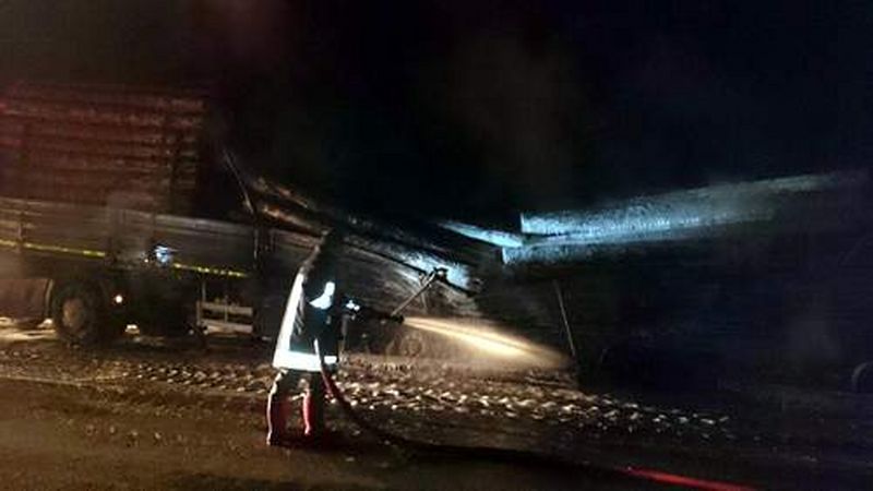 TOMRUK YÜKLÜ TIR ALEV ALDI