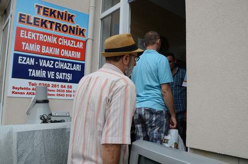 VATANDAŞLAR UYDUCULARA AKIN ETTİ