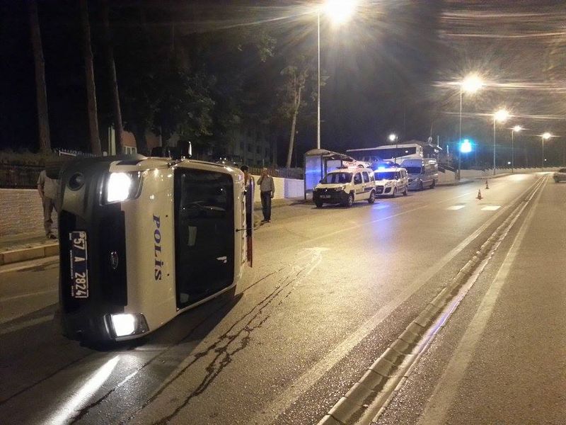 POLİS ARACI KAZA YAPTI!