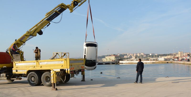 Denize Uçan Otomobilin 78 Yaşındaki Sürücüsü Öldü