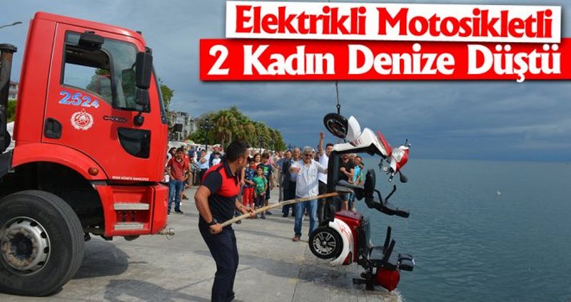 Elektrikli Motosiklete Bulunan 2 Kadın Denize Düştü