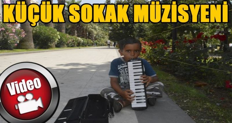 KÜÇÜK SOKAK MÜZİSYENİ