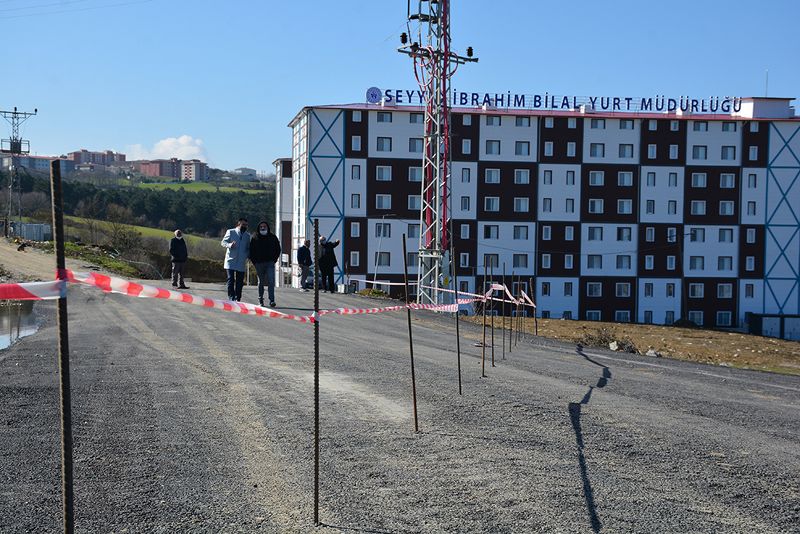 "Tapulu arazimiz" deyip yolu kapattılar