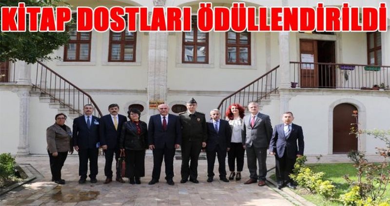 KİTAP DOSTU OKURLARA HEDİYE TÖRENİ DÜZENLENDİ
