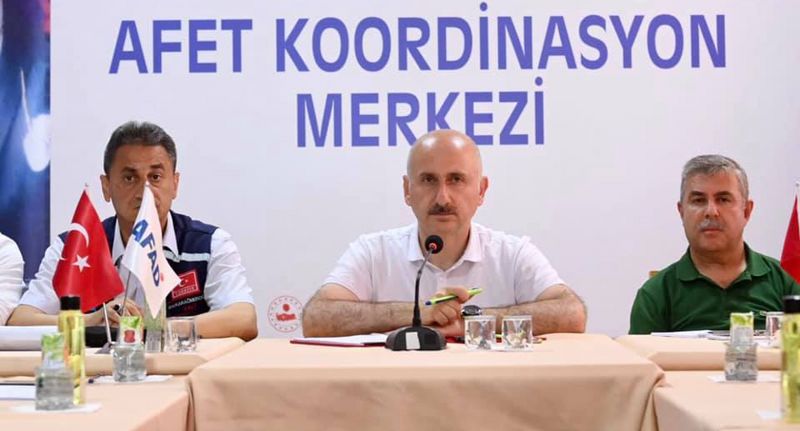 BAKAN KARAİSMAİLOĞLU:”YOLLARDAKİ HASARLARI TAMAMEN GİDERDİK”