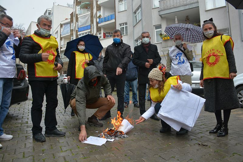 KESK MAAŞLARA EK ZAM TALEBİYLE BORDROLARI YAKTI