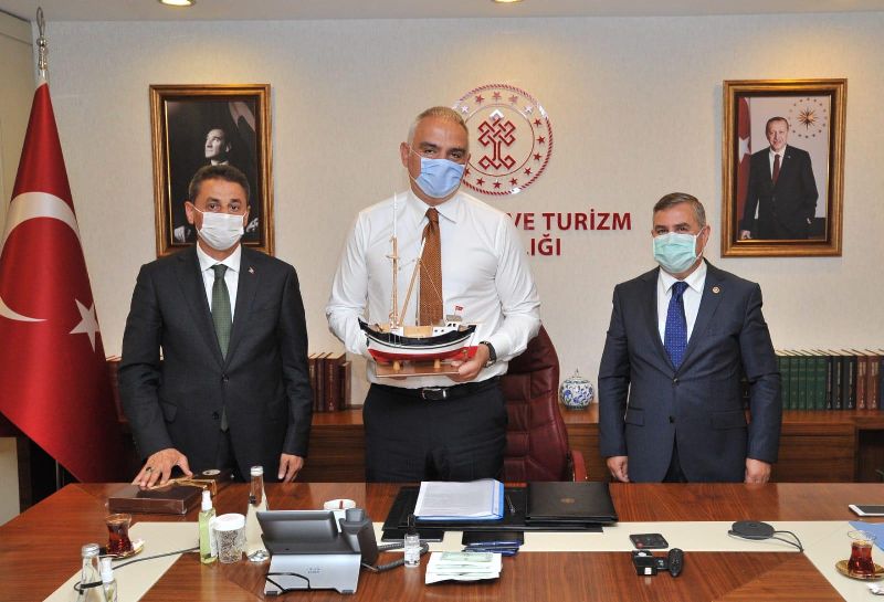Kültür Ve Turizm Bakanı İle Kültürel Ve Tarihi Mirasın Canlandırılmasını Görüştüler