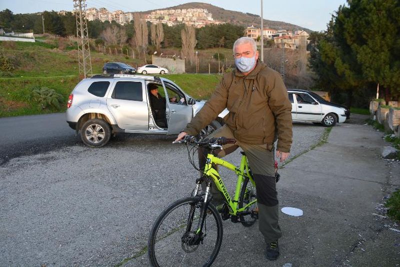Toplu taşıma kullanmak istemeyen öğretmen bisikletine motor taktı