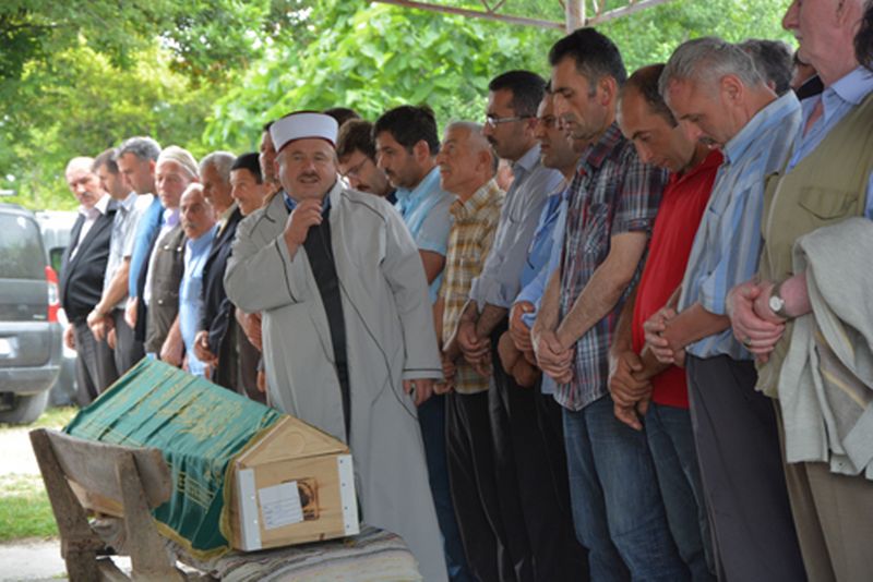 GÖZYAŞLARI ARASINDA TOPRAĞA VERİLDİ