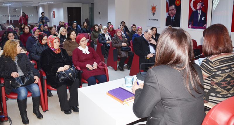 AK KADINLAR HOCALI KATLİAMI’NI ANDI