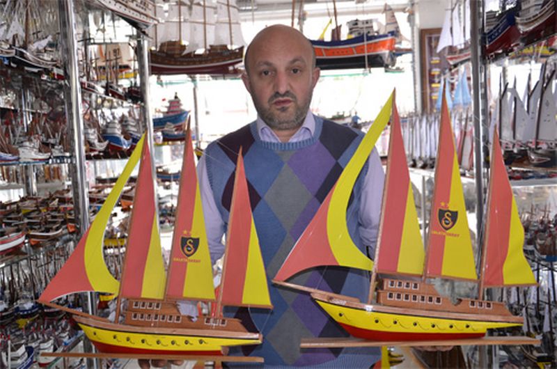 Sarı kırmızı Maket Kotralar Kapışıldı