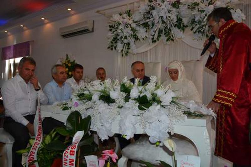 DÜNYAEVİNE GİRDİLER