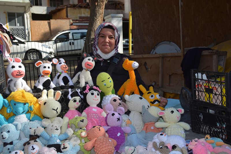 Kendini otizmli kızına adayan fedakâr anne