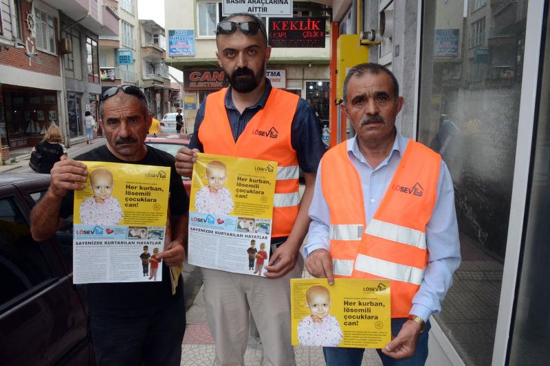 VATANDAŞLARI BİLİNÇLENDİRMEK İÇİN BROŞÜR DAĞITIYORLAR