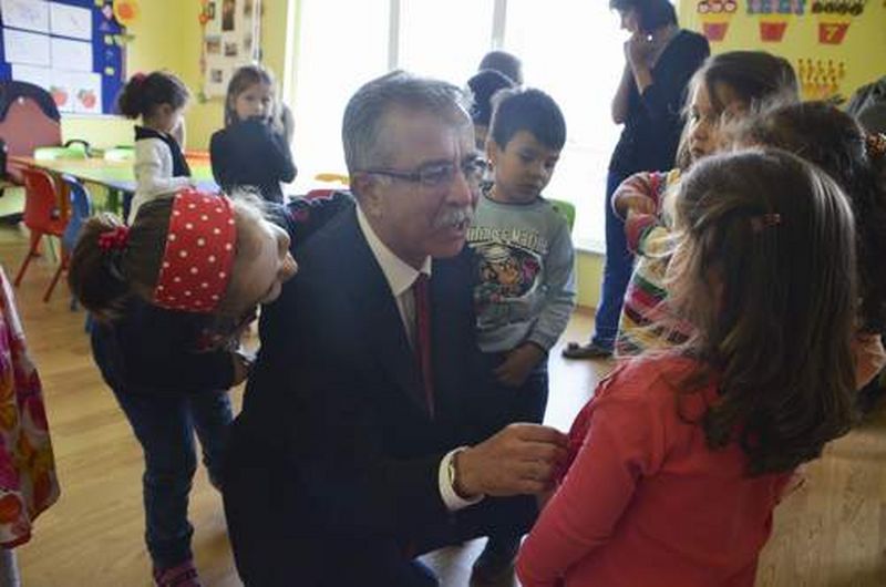 BİRCAN MİNİKLERLE EĞLENDİ