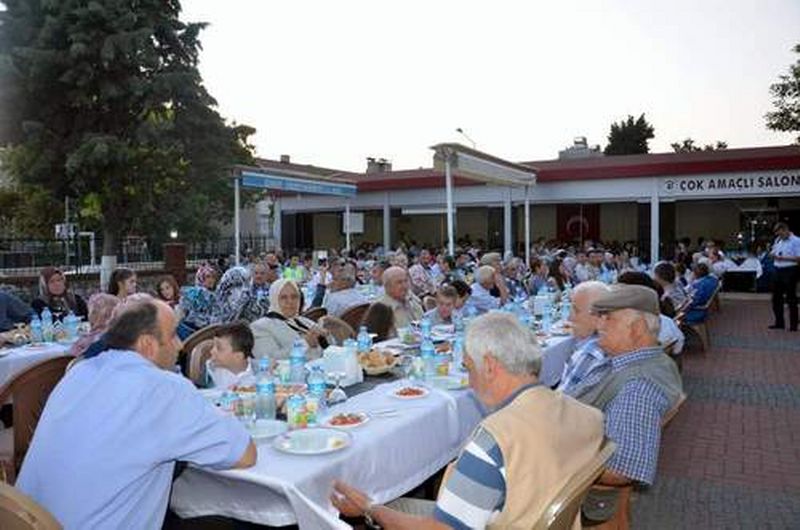 ANLAMLI İFTAR YEMEĞİ