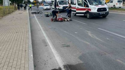 Tırın çarptığı motosikletteki iki genç hayatını kaybetti