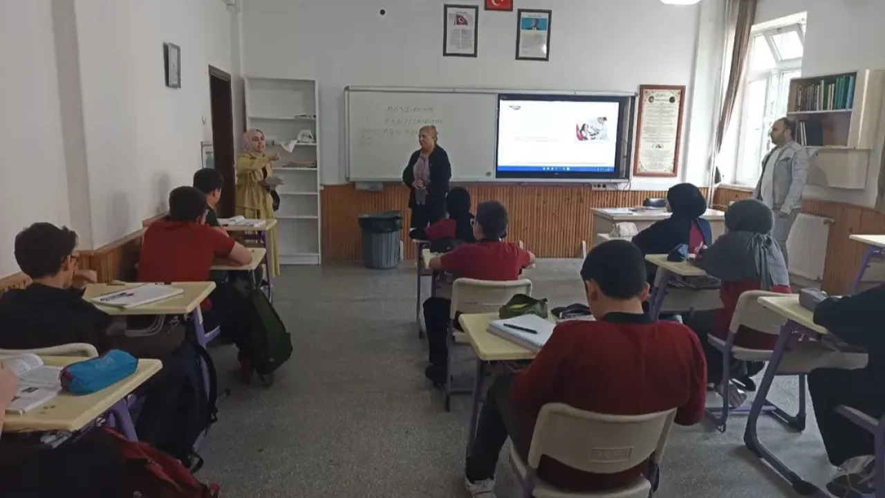 Ayancık’ta öğrenciler kuduz hakkında bilinçlendirildi
