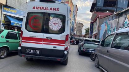 Caminin duvarına çarparak yaralandı