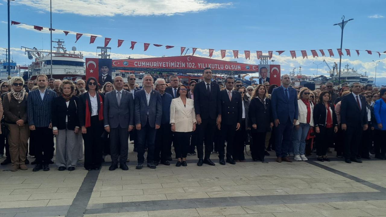 CHP'den 29 Ekim çelenk sunma töreni