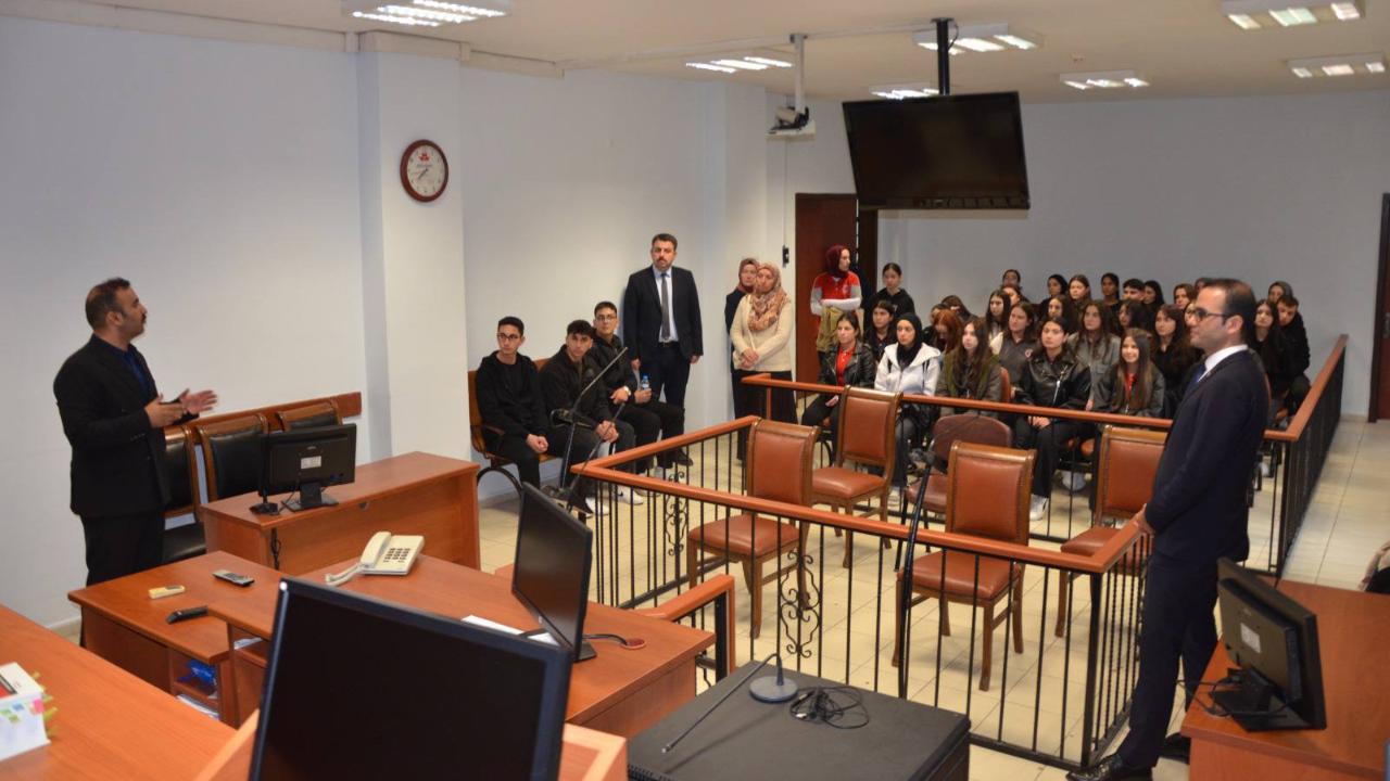 Gençler adaletin işleyişini yerinde öğrendi