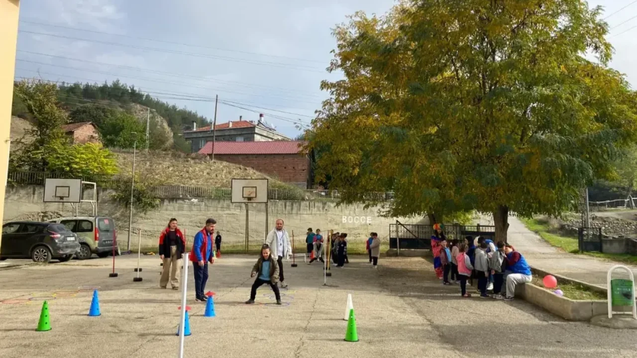 Gençler köy okullarına sevgi, enerji ve üretkenlik taşıdı