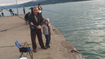 Gerze’de amatör balıkçılar denizin keyfini çıkardı
