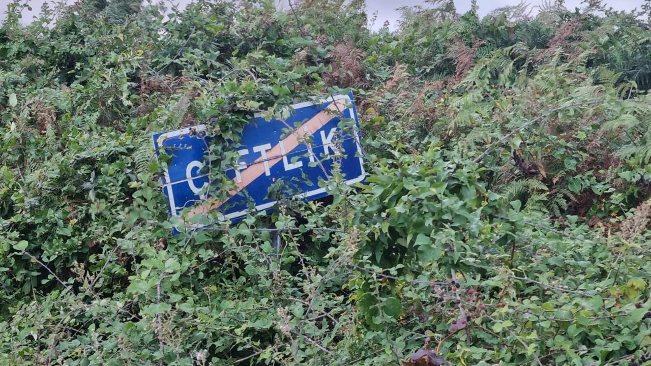 Görünmeyen tabela, şaşırtan Yol