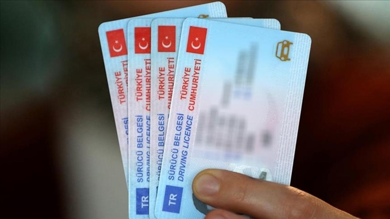İçişleri Bakanı Yerlikaya&#039;dan eski sürücü belgesini yenileme tarihine ilişkin hatırlatma