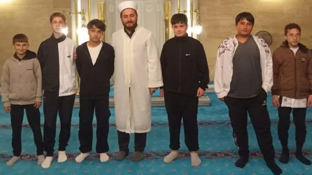 İlçe Müftülüğü gençleri camide buluşturdu