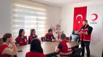 Kızılay personeline aile anlatıldı